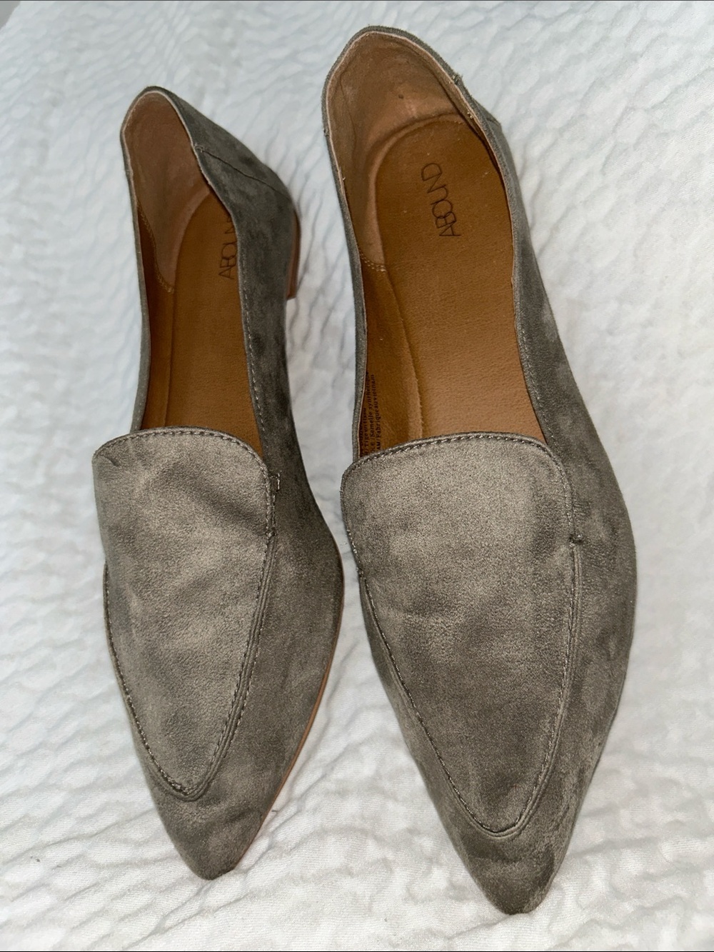 Abound Pointed-Toe Suede Loafers in Olive size 11M